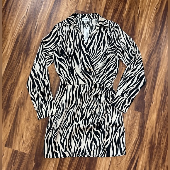 🔥 New The Drop Zebra Print Long Sleeve Wrap Dress - Picture 3 of 5